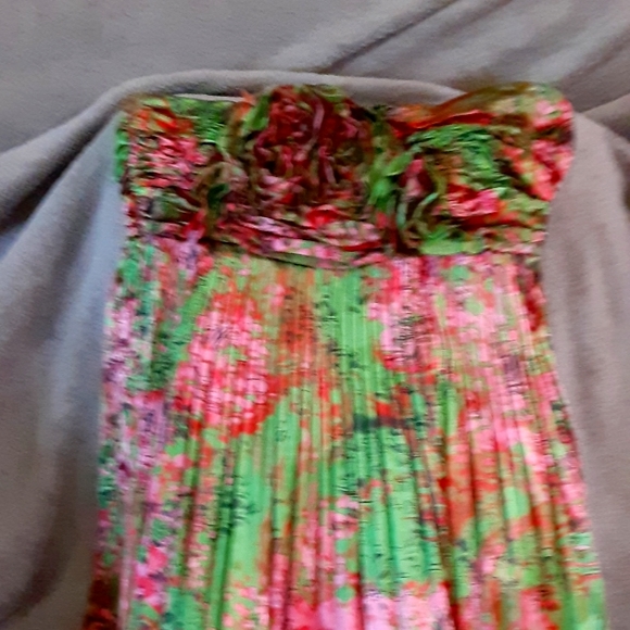 None Tops - Pleated tube top with flowers